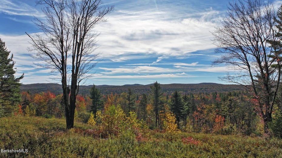 1570 B Washington Mountain Road Photo 3