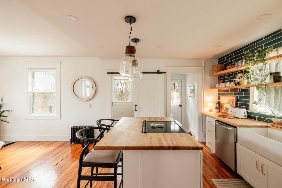 215 Prospect St Photo 5