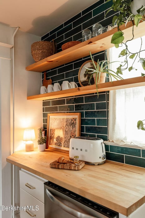 215 Prospect St Photo 7