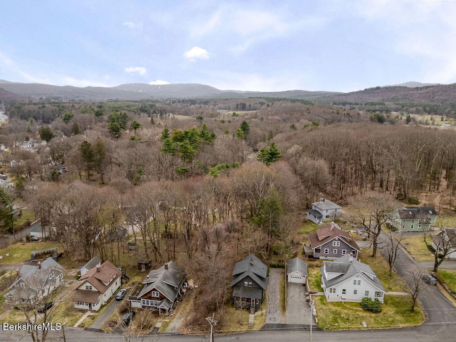 215 Prospect St Photo 38