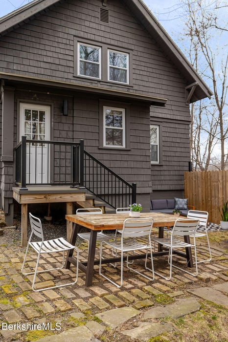 215 Prospect St Photo 37