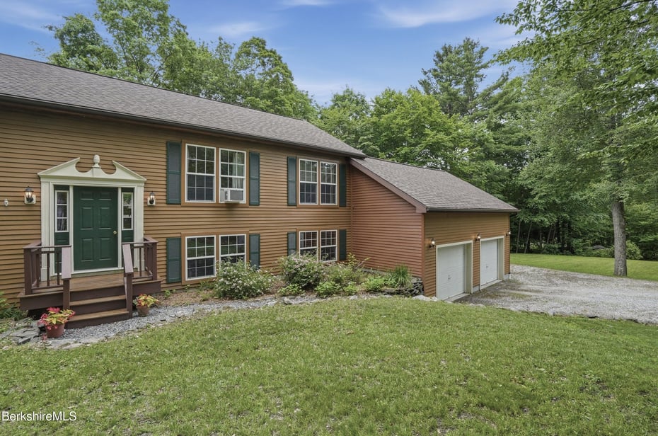28 Mountain Pond Ln Photo 3