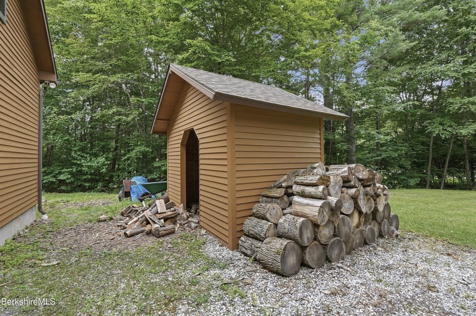 28 Mountain Pond Ln Photo 15