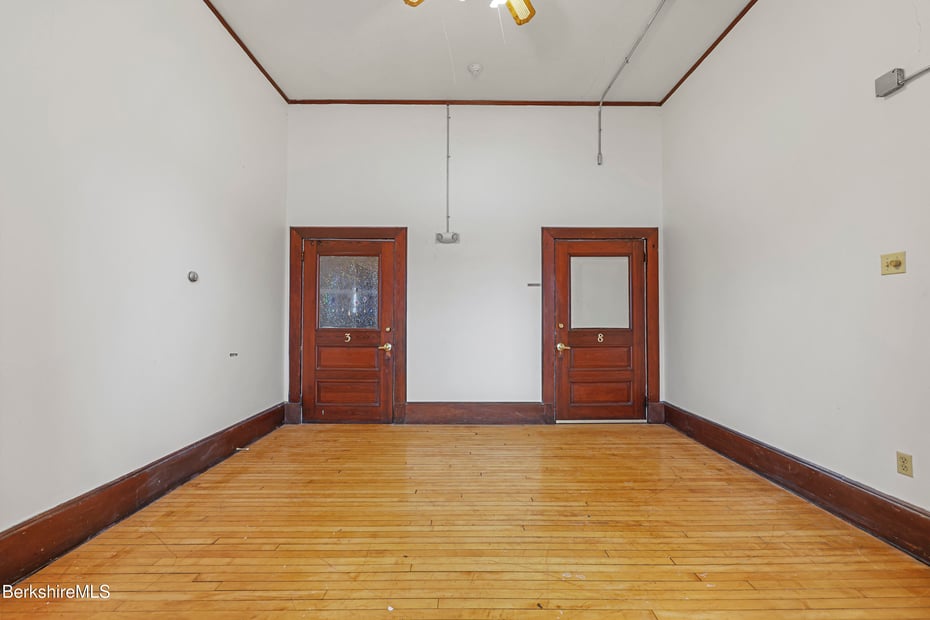 55 Crystal St Photo 6