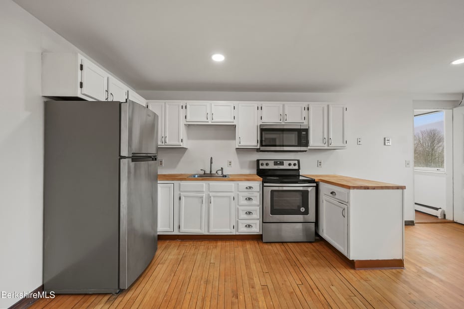 55 Crystal St Photo 32