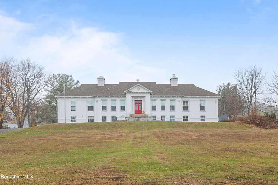 55 Crystal St Photo 2