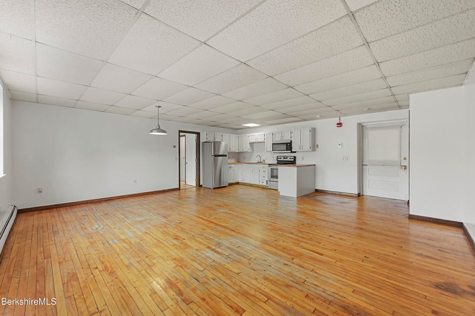 55 Crystal St Photo 11