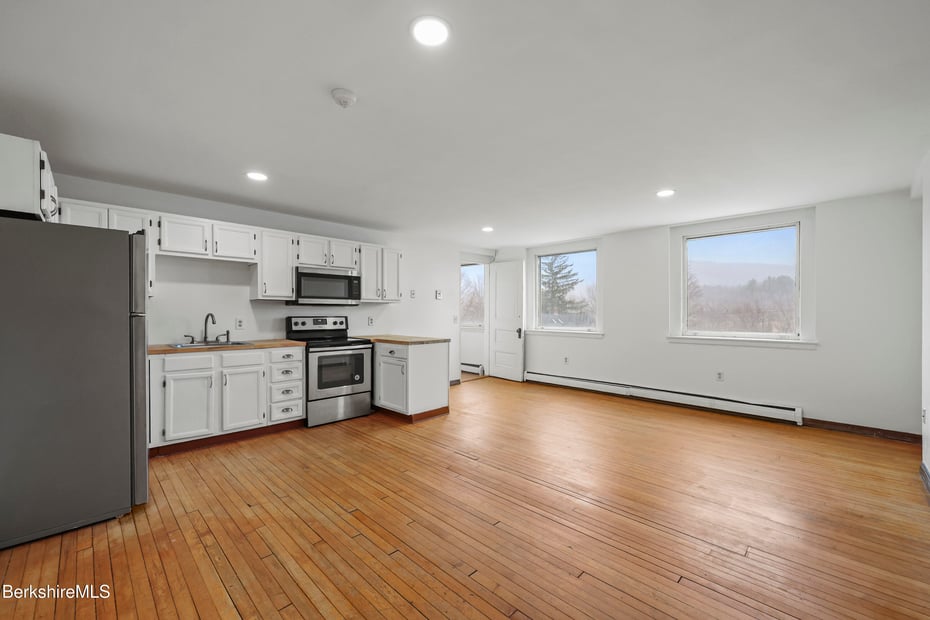 55 Crystal St Photo 28