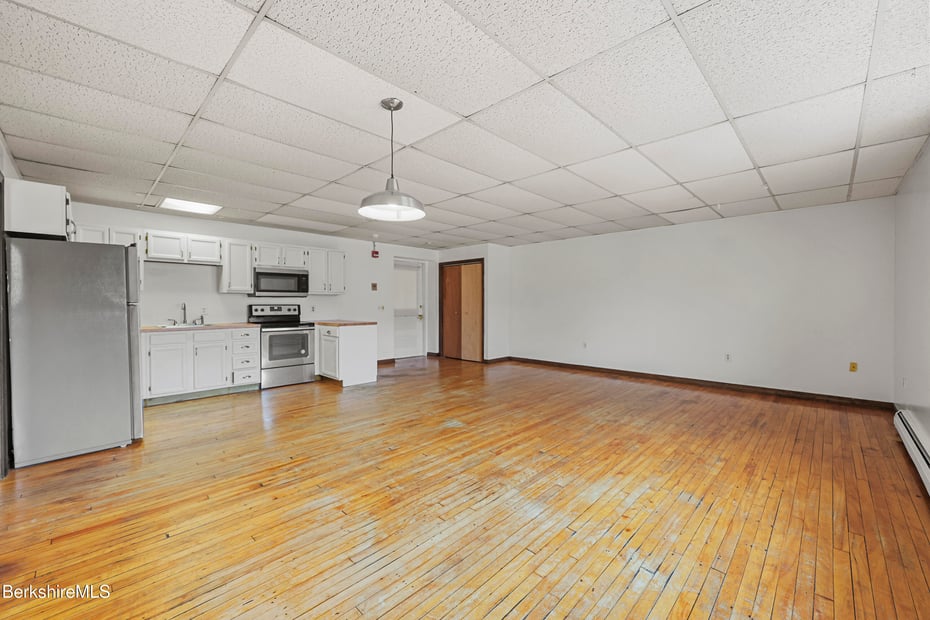 55 Crystal St Photo 12