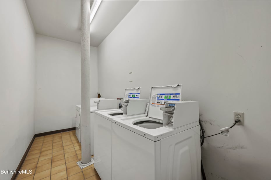 55 Crystal St Photo 38