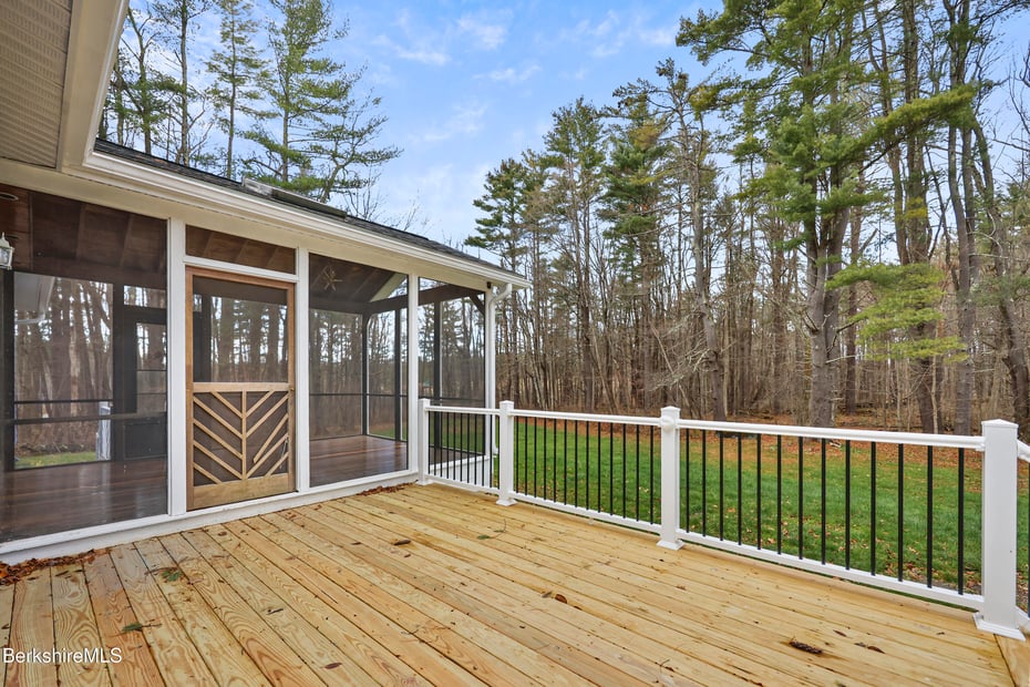 627 Lenox Rd Photo 10