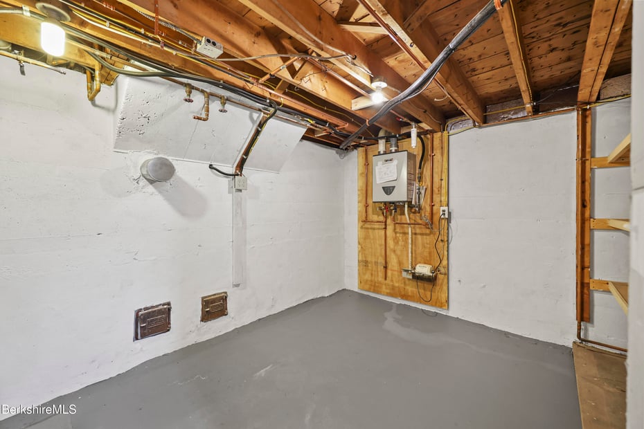 627 Lenox Rd Photo 37