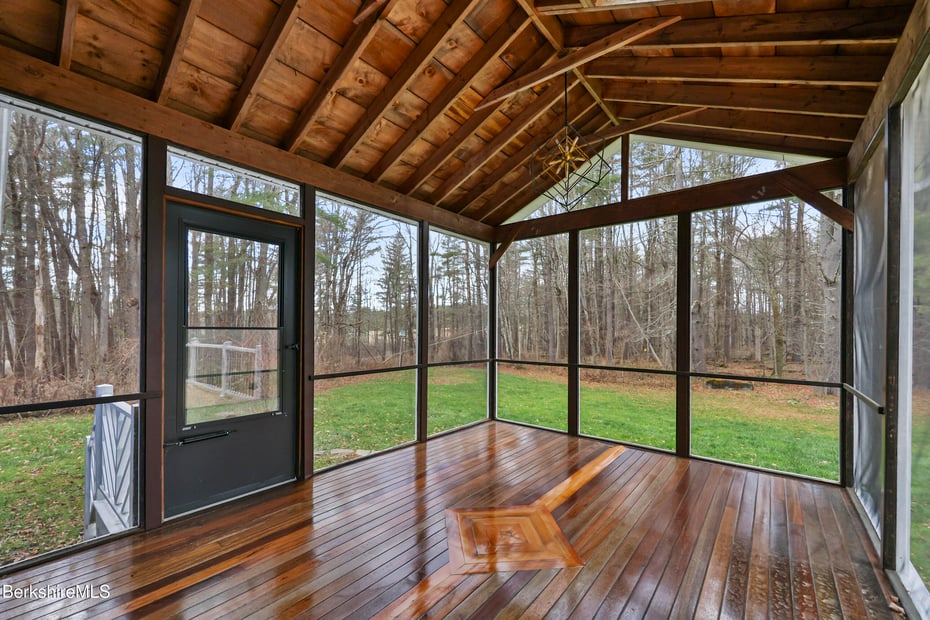 627 Lenox Rd Photo 8