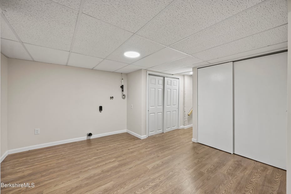 627 Lenox Rd Photo 32