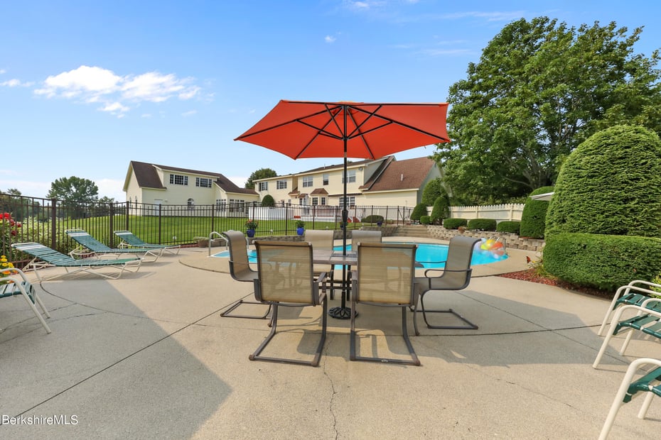 19 Lynne Ct Photo 15