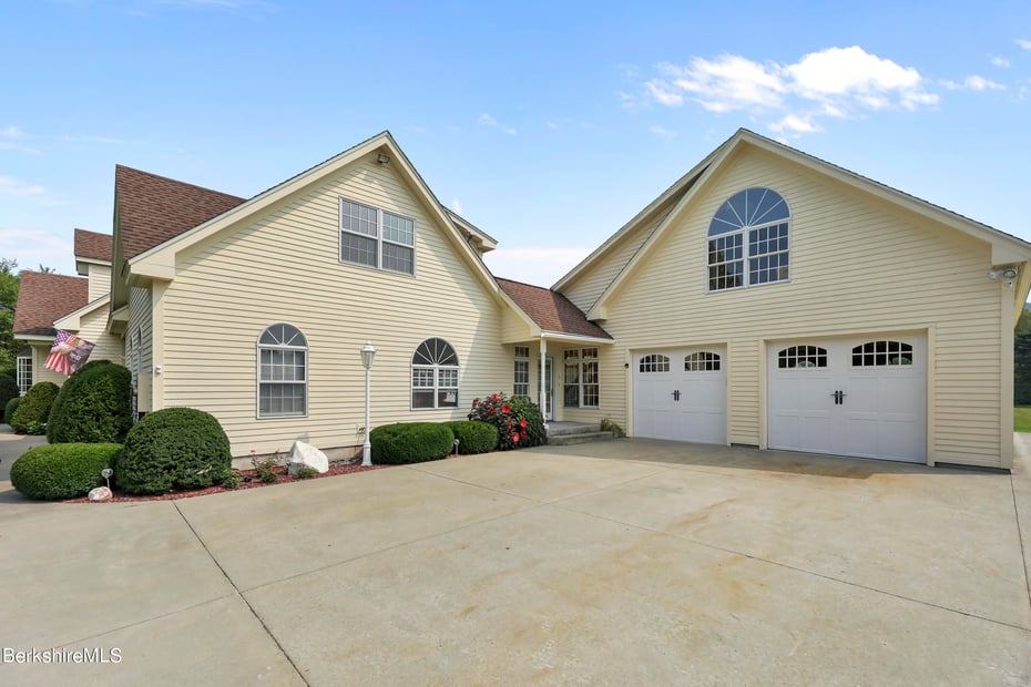 19 Lynne Ct Photo 5