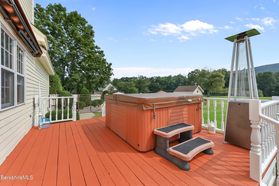 19 Lynne Ct Photo 8