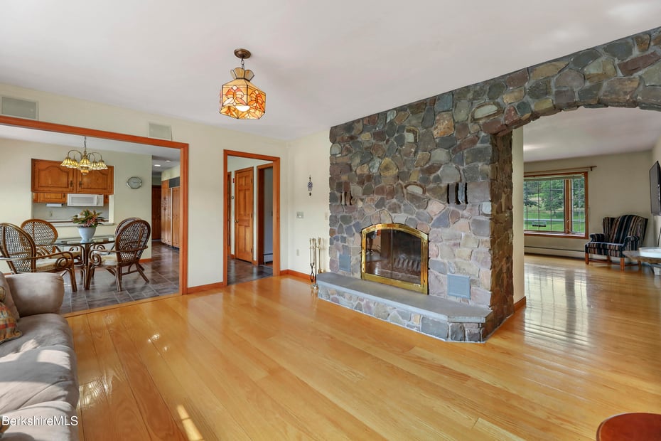 19 Lynne Ct Photo 24
