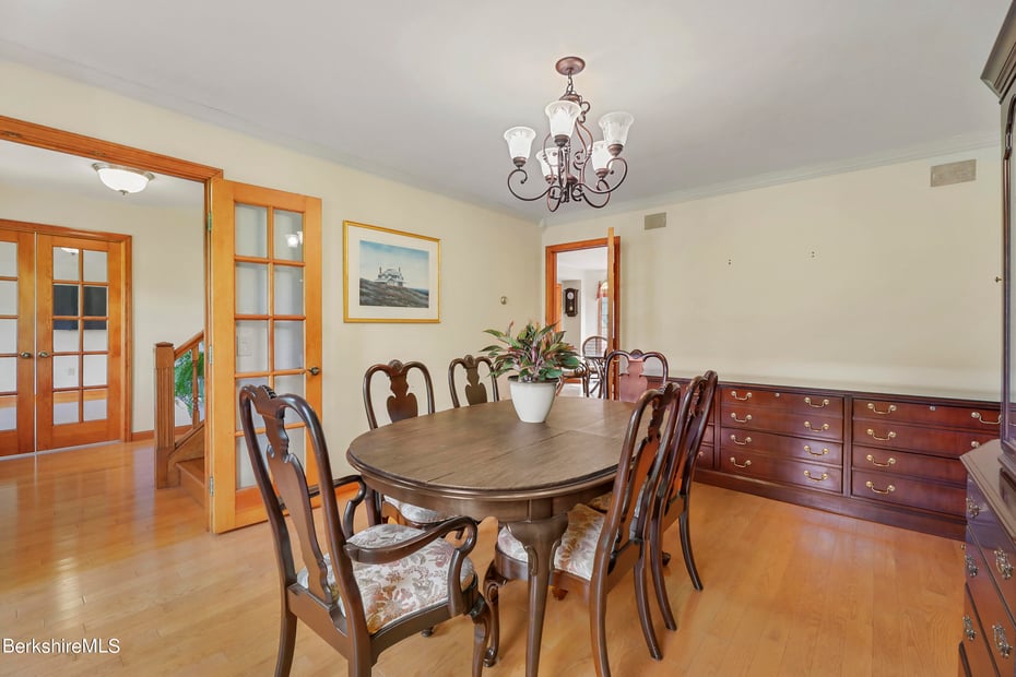 19 Lynne Ct Photo 23