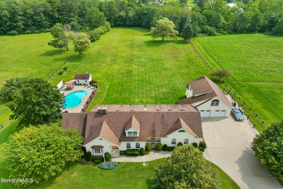 19 Lynne Ct Photo 3