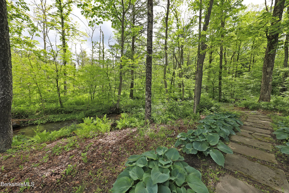 475 Rossiter Rd Photo 57
