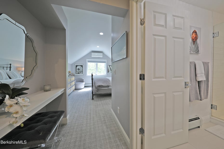 475 Rossiter Rd Photo 43