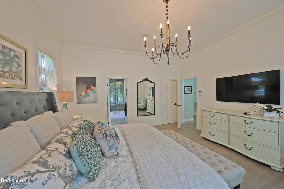 475 Rossiter Rd Photo 32