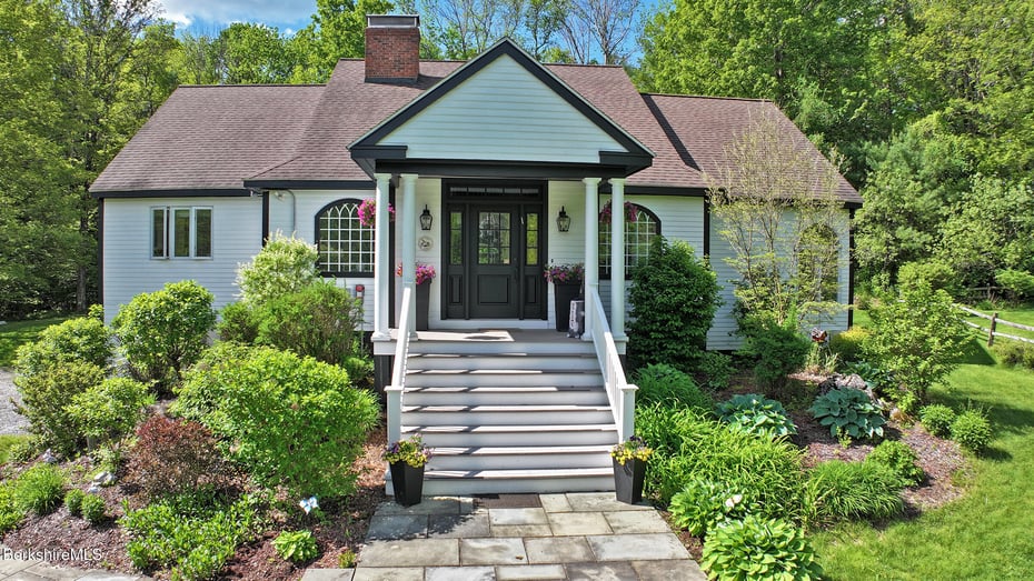 475 Rossiter Rd Photo 7