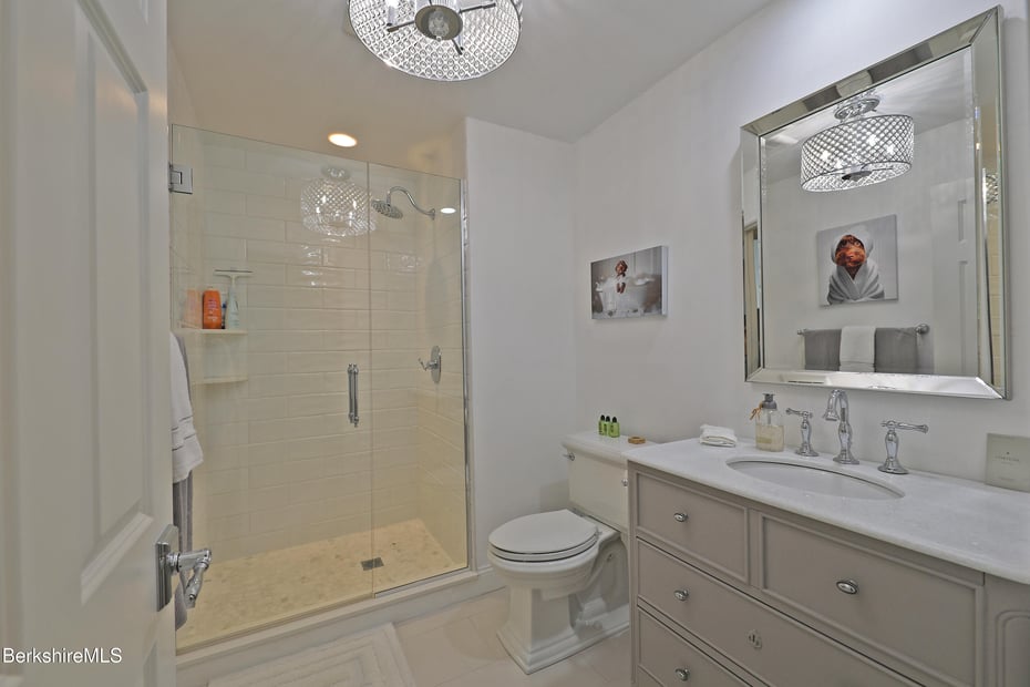 475 Rossiter Rd Photo 44
