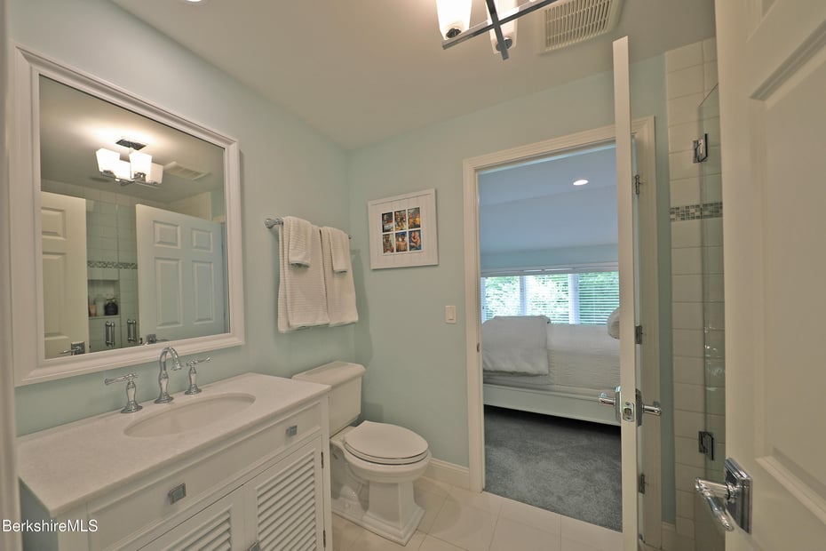 475 Rossiter Rd Photo 40
