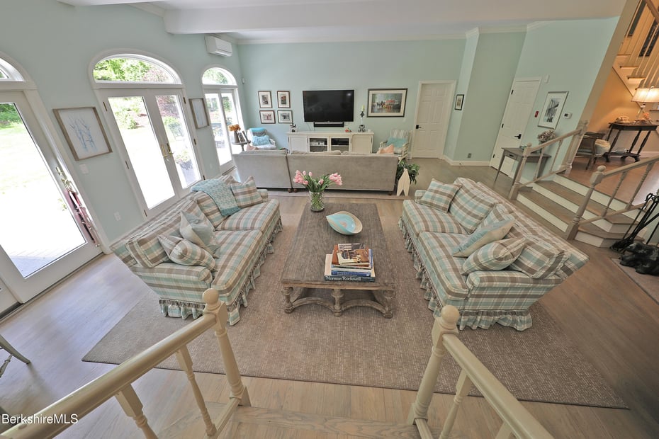 475 Rossiter Rd Photo 22