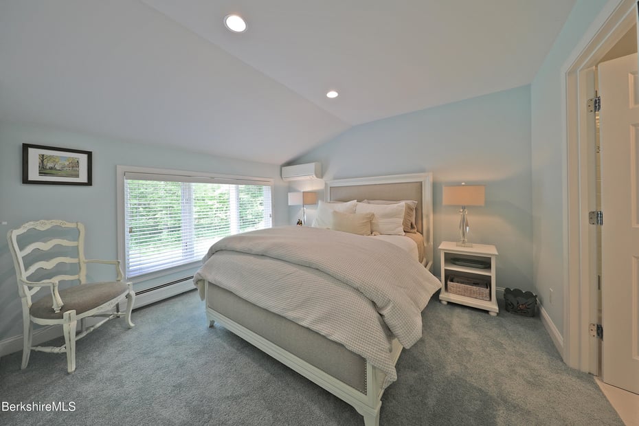 475 Rossiter Rd Photo 38