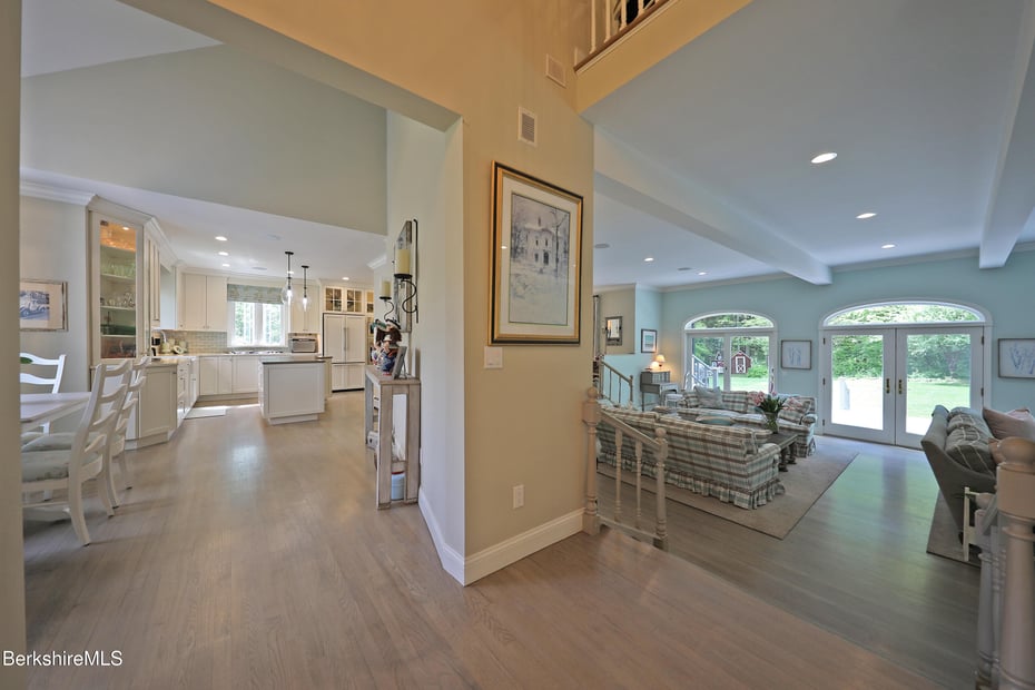 475 Rossiter Rd Photo 11
