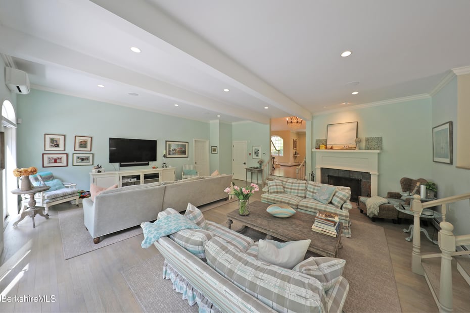 475 Rossiter Rd Photo 24