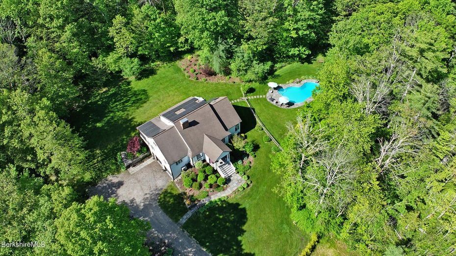 475 Rossiter Rd Photo 3