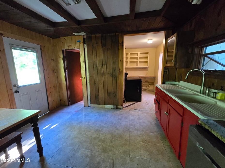 450 River Rd Photo 11