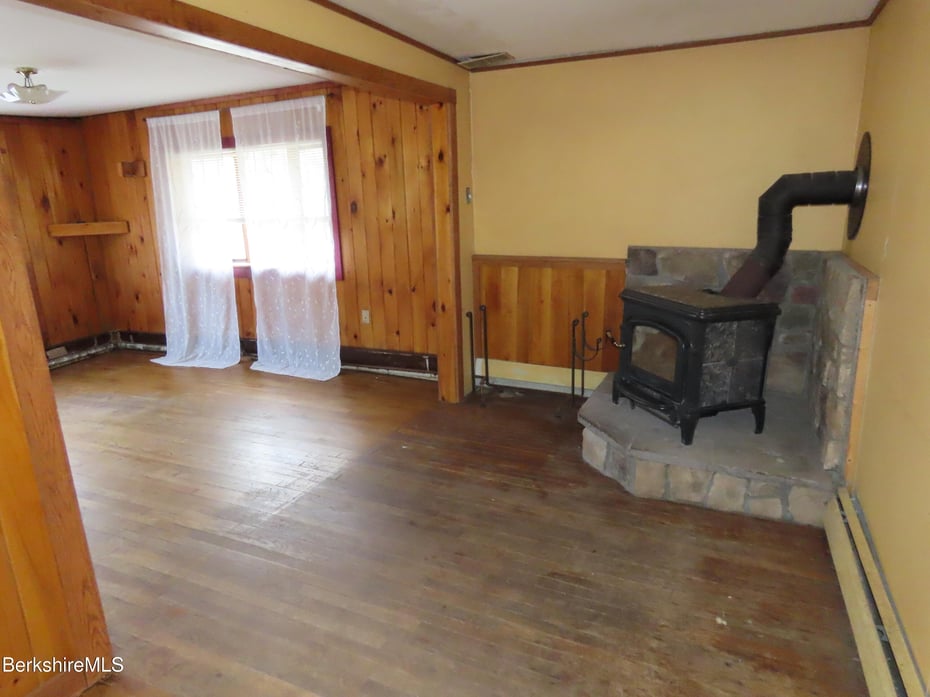 450 River Rd Photo 16