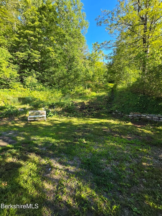 450 River Rd Photo 6