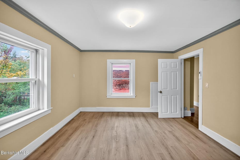 103 Holmes Rd Photo 25