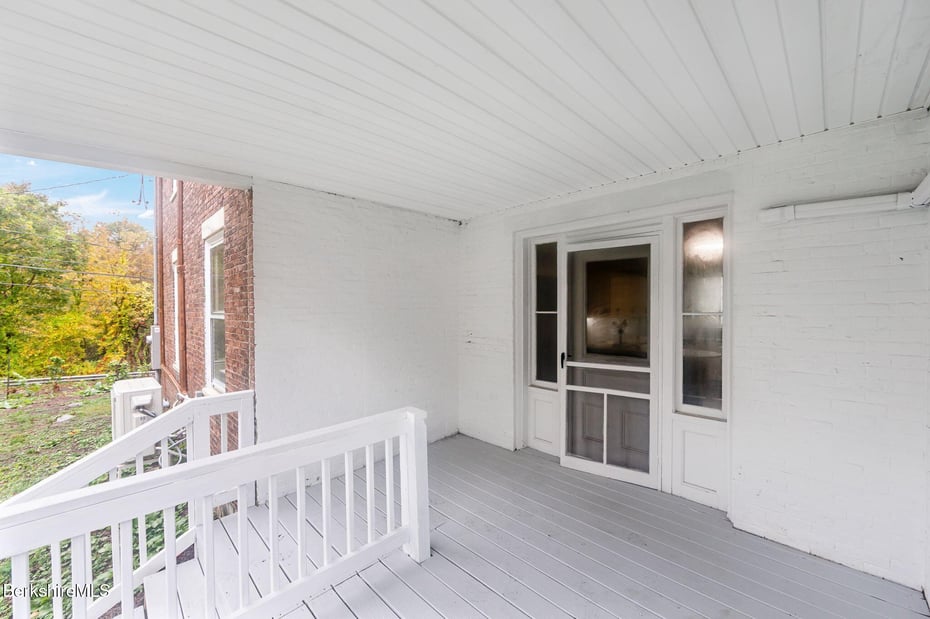 103 Holmes Rd Photo 7