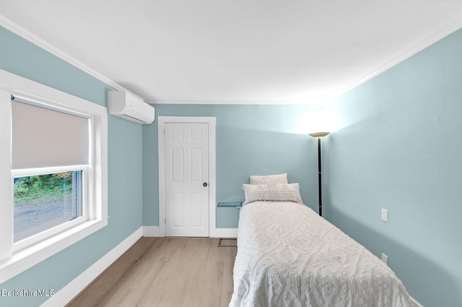 103 Holmes Rd Photo 24