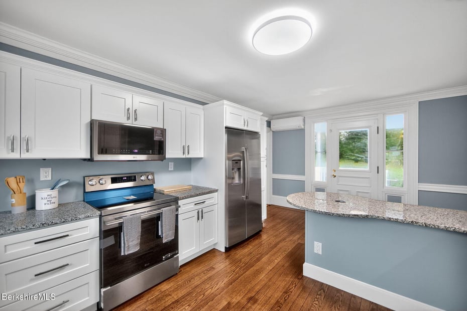 103 Holmes Rd Photo 8