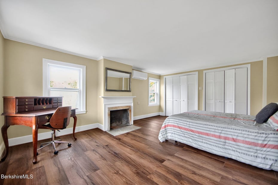 103 Holmes Rd Photo 23