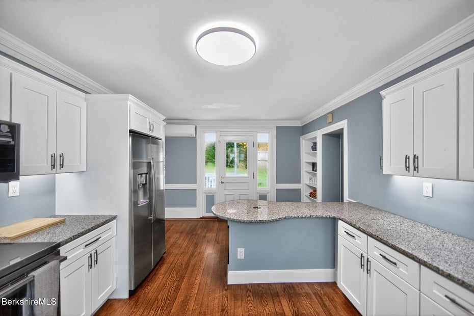 103 Holmes Rd Photo 12