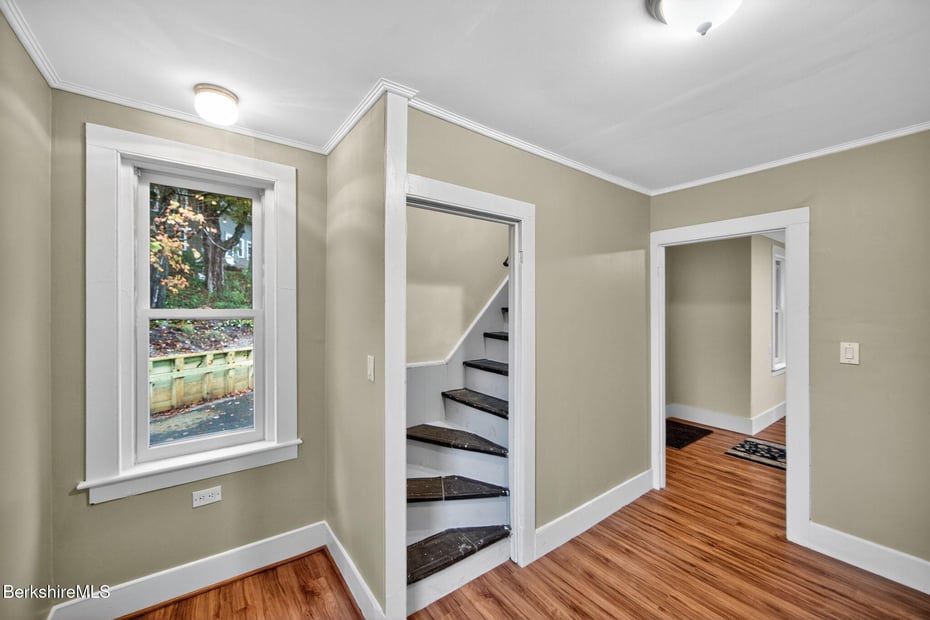 103 Holmes Rd Photo 31