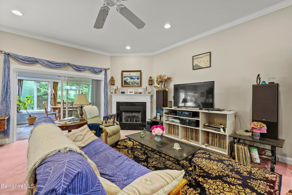 275 Pine Cone Ln Photo 4