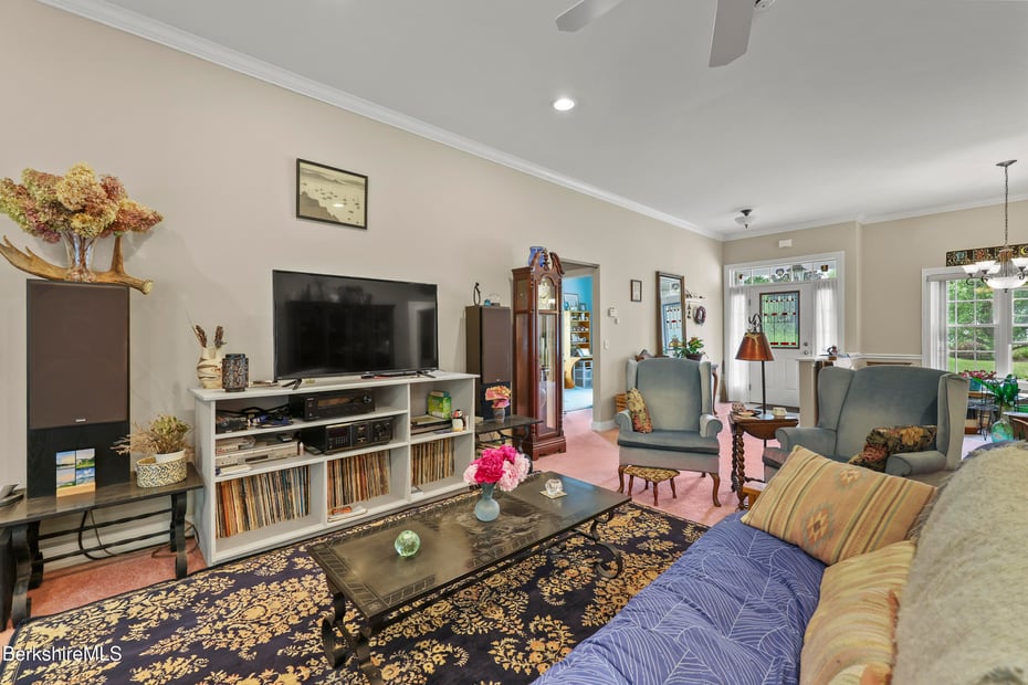 275 Pine Cone Ln Photo 7