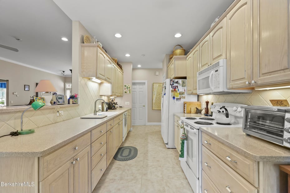 275 Pine Cone Ln Photo 9