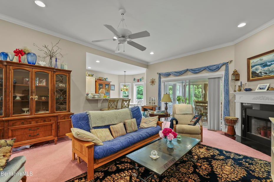275 Pine Cone Ln Photo 5
