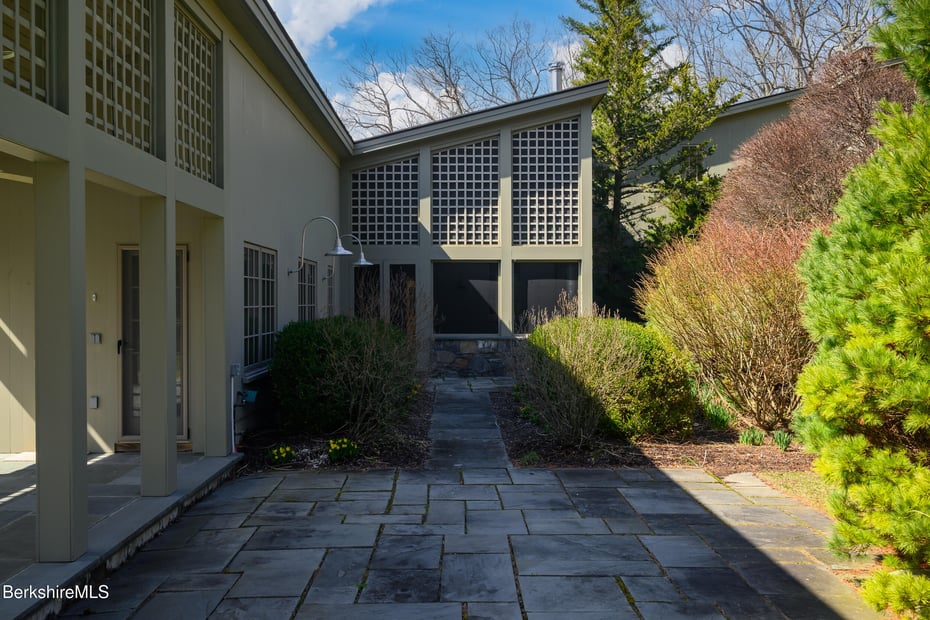 123 Chestnut St Photo 9